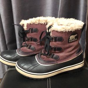 Short Sorel Boots size 9